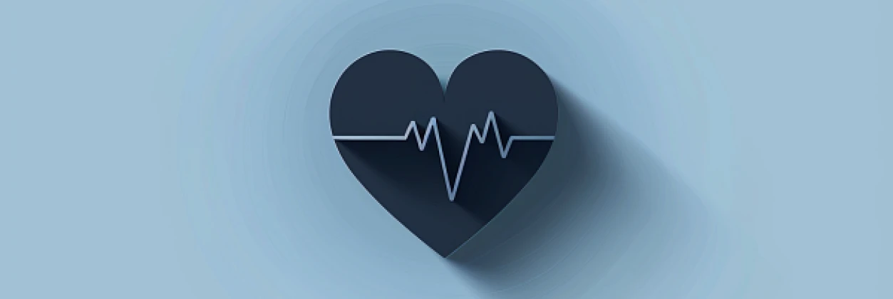 Symbolisches Herz-Icon mit integrierter EKG-Linie auf hellblauem Hintergrund – abstrakte Darstellung für kardiologische Diagnostik und Medizintechnik.