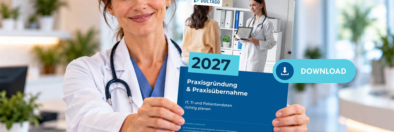 Eine junge Ärztin hält die Checkliste für Praxisgründung oder Praxisübernahme 2027 in den Händen